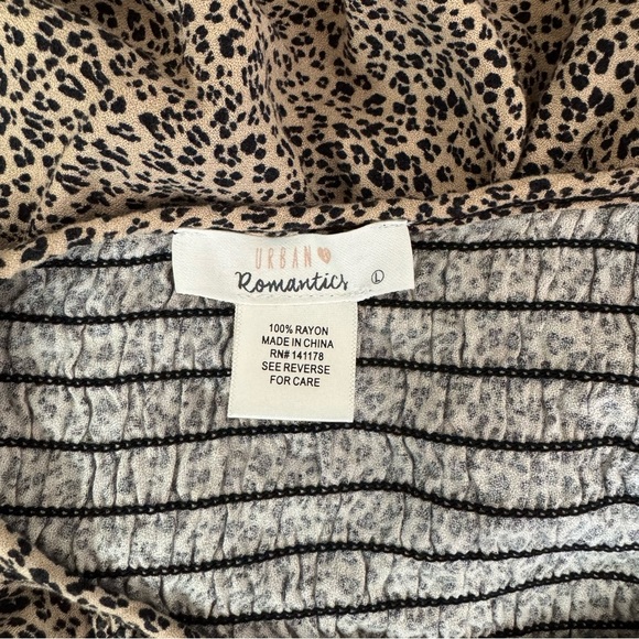 URBAN Romantics Brown and White Smocked Peplum Blouse - Picture 5 of 5